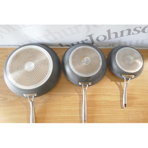 6039 - Three Tremontina ceramic frying pans   (371-29) *This lot is subject to VAT