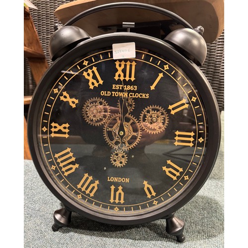 3086 - An old town alarm clock style moving gear clock