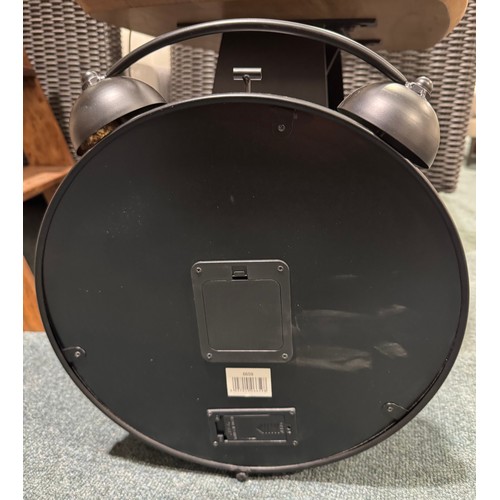 3086 - An old town alarm clock style moving gear clock