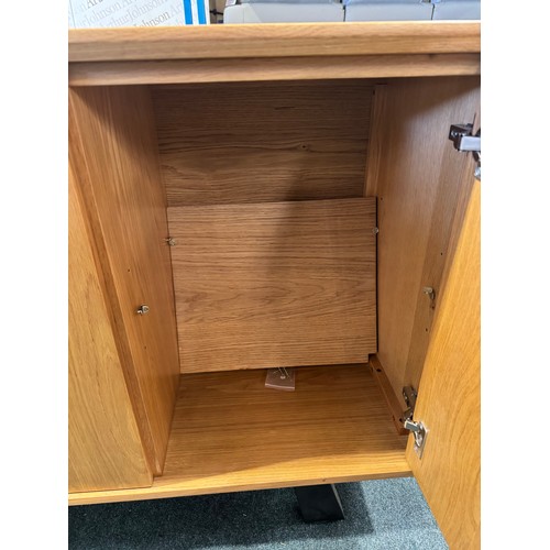 3113 - An oak 3 door sideboard