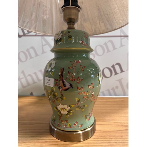 3024 - A green floral table lamp