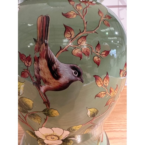 3024 - A green floral table lamp