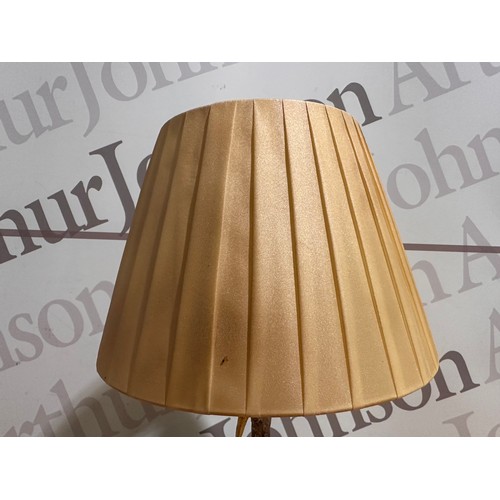 3025 - A black and gold effect bird table lamp