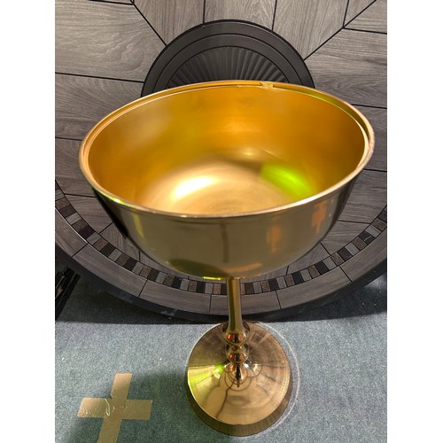 3041 - A gold effect floor standing champagne holder