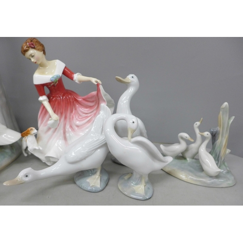 2017 - A Nao table lamp, Nao ducks, Lladro ducks etc. lamp approximately 52cm