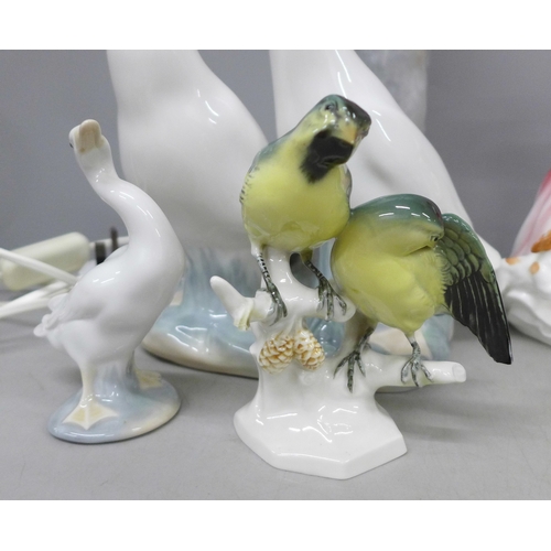 2017 - A Nao table lamp, Nao ducks, Lladro ducks etc. lamp approximately 52cm