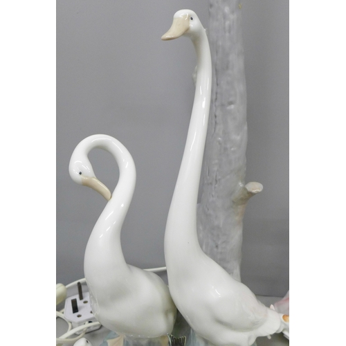 2017 - A Nao table lamp, Nao ducks, Lladro ducks etc. lamp approximately 52cm