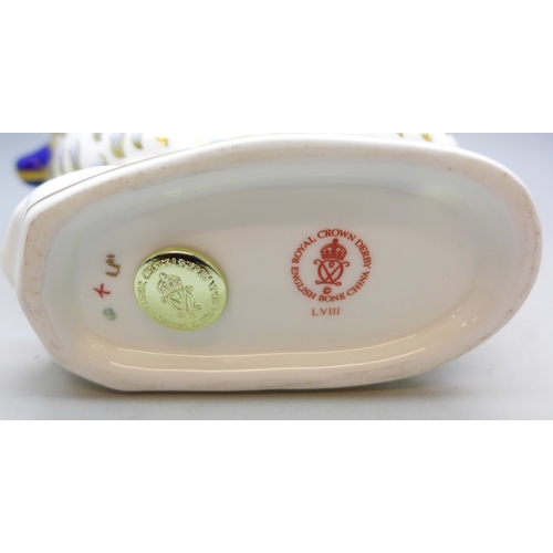 2031 - A Royal Crown Derby ram paperweight figure with stopper