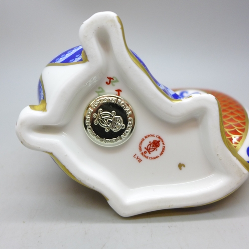 2032 - A Royal Crown Derby dragon paperweight figure with stopper