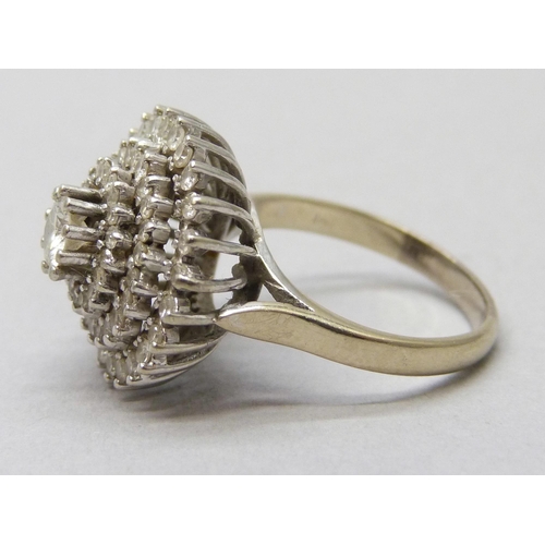 7059 - An 18ct gold diamond cluster ring, 6.3g, L