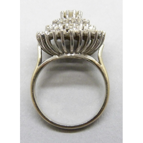7059 - An 18ct gold diamond cluster ring, 6.3g, L