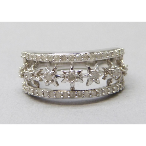7201 - A silver ring set with approximately 0.5ct of diamonds, N/O
