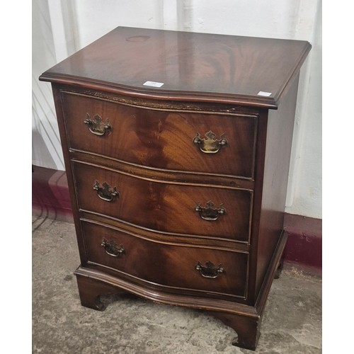 160 - A small George III style mahogany serpentine front chest of drawers