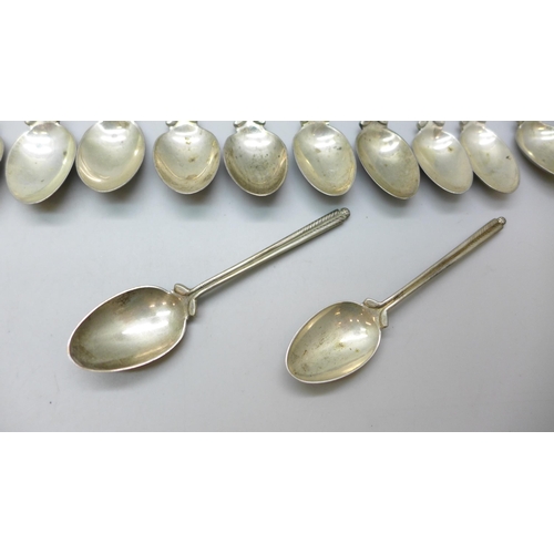 7340 - A set of twenty three silver golf spoons, mainly by Walker & Hall, different years, 270g