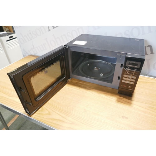 6002 - Panasonic Solo black microwave  (372-526) *This lot is subject to VAT