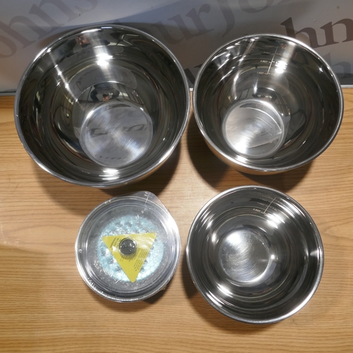 6016 - Miu mixing bowls, (372-459) *This lot is subject to VAT