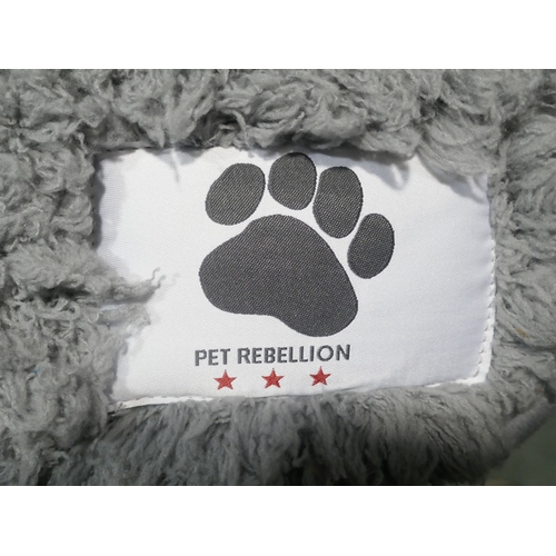 6039 - Pet rebellion comfy car seat cover, (372-535) *This lot is subject to VAT