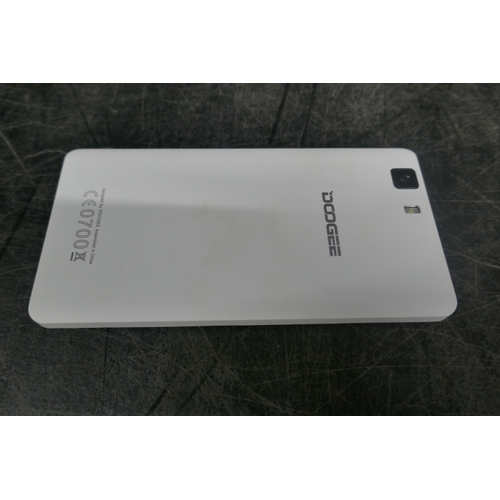 5008 - A Doogee X5 pro mobile phone with box