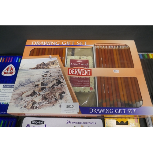 5010 - A quantity of artist accessories and tools including watercolour pencils, metallic pencils, Crayola ... 