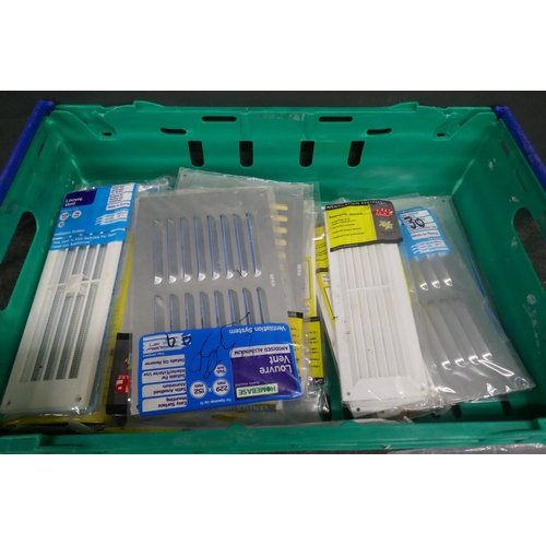 5024 - A quantity of assorted household items including light bulbs, louvre vents, Yale privacy door set, e... 