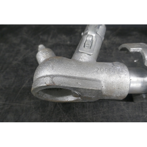 5034 - A 50mm, 3200kg towing capacity tow hitch  * This lot is subject to VAT