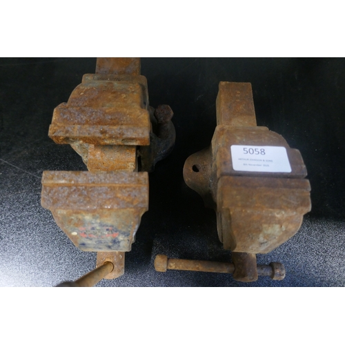 5058 - Two mini bench vices