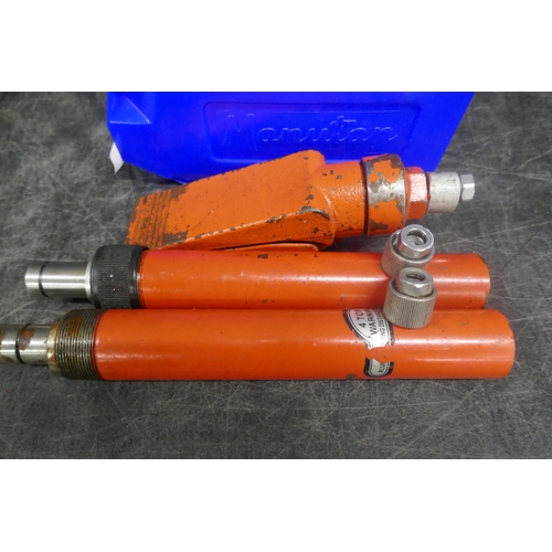 5061 - Three hydraulic body tools including two 4 ton pistons