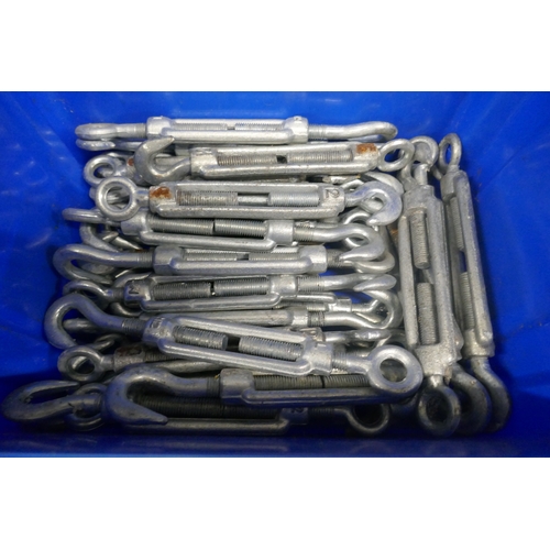 5062 - A quantity of metal turn buckles
