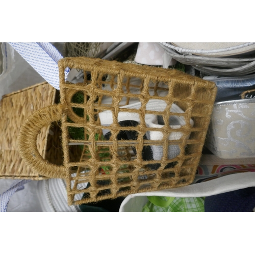 5070 - A large ton bag of assorted laundry bags and baskets