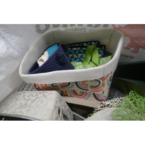 5070 - A large ton bag of assorted laundry bags and baskets