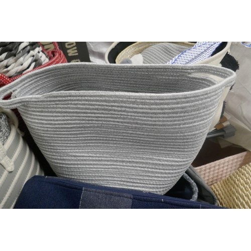 5071 - A large ton bag of assorted laundry bags and baskets