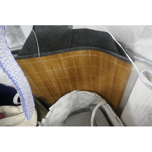 5072 - A large ton bag of assorted laundry bags and other items
