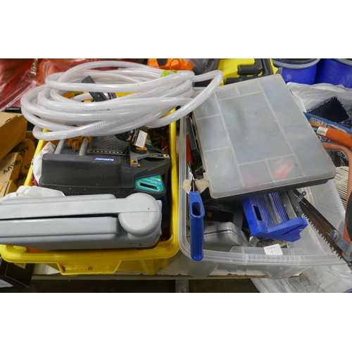 5073 - A quantity of assorted tools including bow saws, manual cutters, etc.