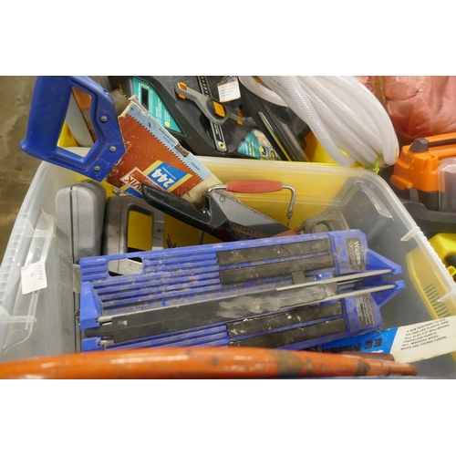 5073 - A quantity of assorted tools including bow saws, manual cutters, etc.