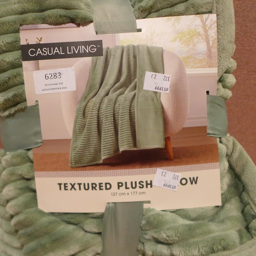 6283 - Casual Living textured plush throw (372-23) *This lot is subject to VAT