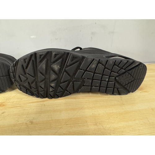 5051 - A pair of Skechers size 5.5 trainers