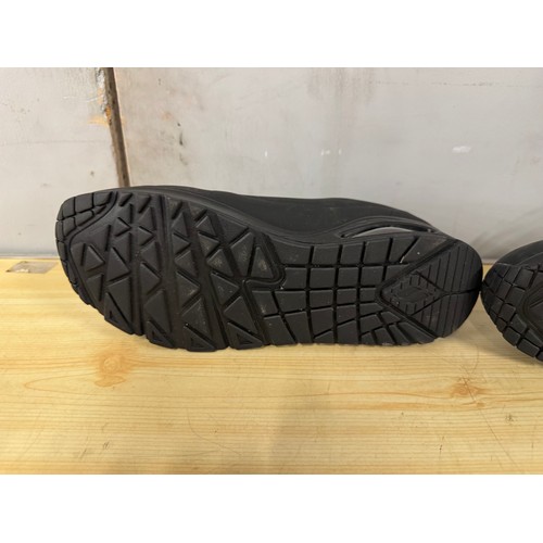5051 - A pair of Skechers size 5.5 trainers