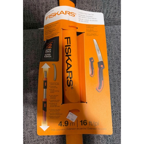 6241 - Fiskars tree pruner 2in1 with hand saw (372-273) *This lot is subject to VAT