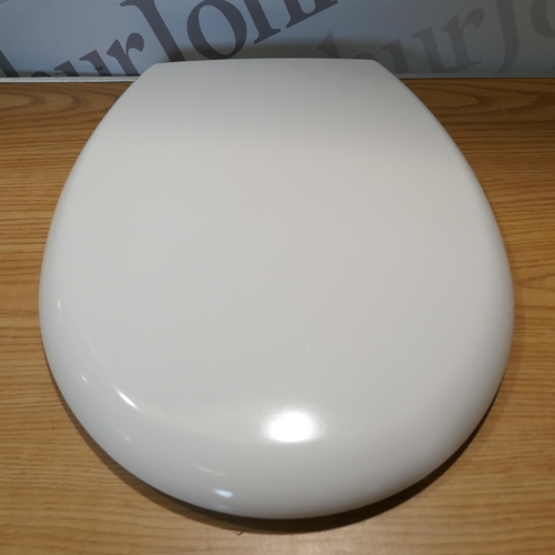 6363 - Roper Rhodes secure fix toilet seat   (372-254) *This lot is subject to VAT