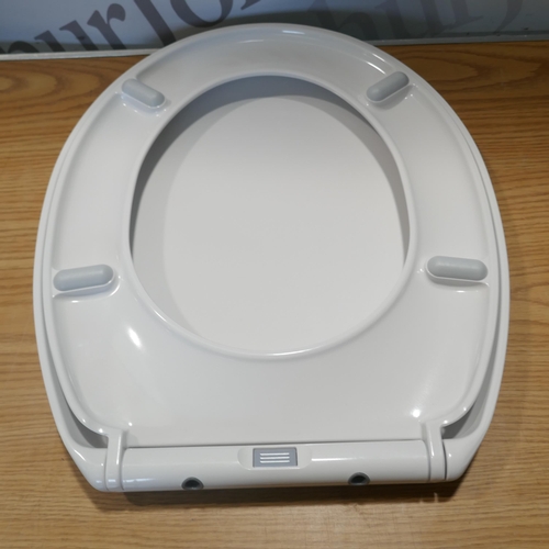 6363 - Roper Rhodes secure fix toilet seat   (372-254) *This lot is subject to VAT