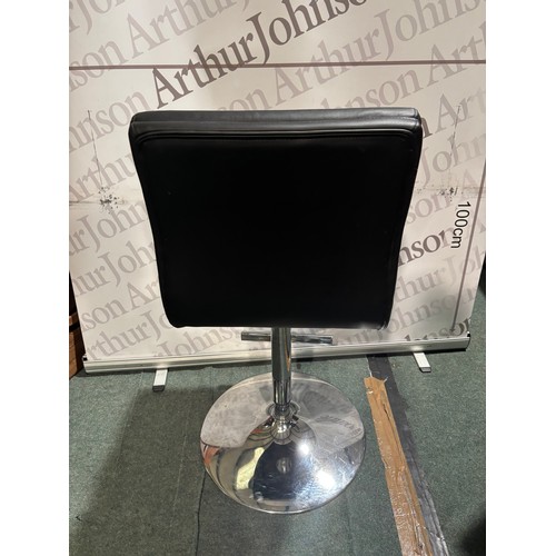 6380 - Two Bennett gaslift bar stools (372-248,251) *This lot is subject to VAT