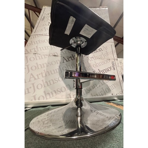 6380 - Two Bennett gaslift bar stools (372-248,251) *This lot is subject to VAT