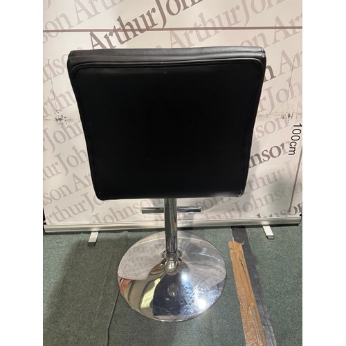 6380 - Two Bennett gaslift bar stools (372-248,251) *This lot is subject to VAT