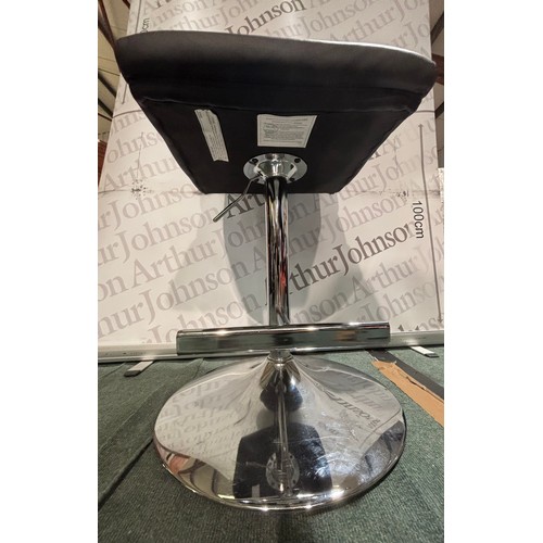 6380 - Two Bennett gaslift bar stools (372-248,251) *This lot is subject to VAT