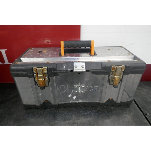 5072 - A B&Q tool box and a metal tool box