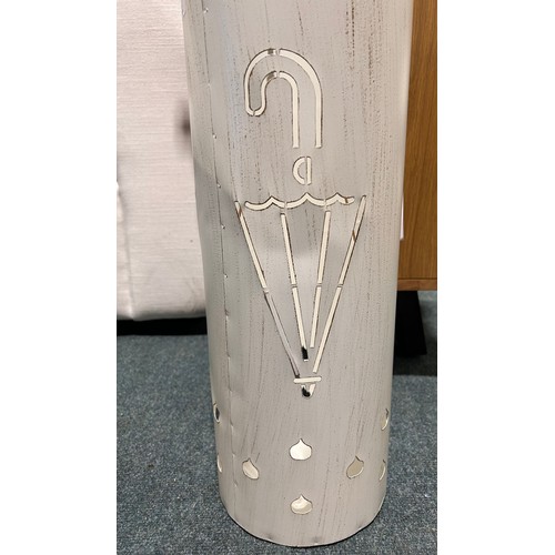 3180 - A metal umbrella stand