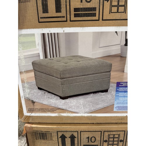 3204 - A Tisdale beige modular piece and two storage ottomans (unchecked), original RRP £158.33 + VAT (4246... 