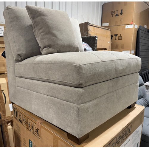 3204 - A Tisdale beige modular piece and two storage ottomans (unchecked), original RRP £158.33 + VAT (4246... 