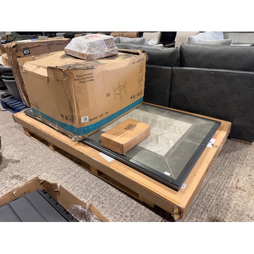 3205 - A Miscellaneous garden furniture parts (4245-38) *This lot is subject to VAT