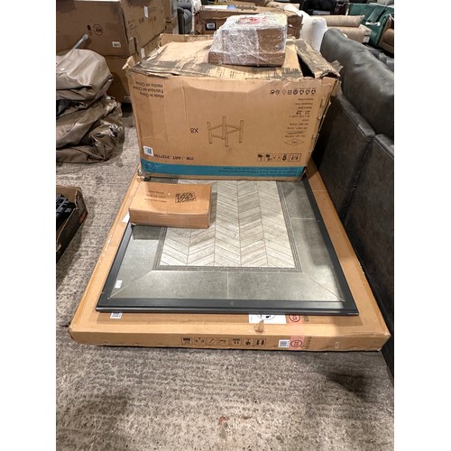 3205 - A Miscellaneous garden furniture parts (4245-38) *This lot is subject to VAT